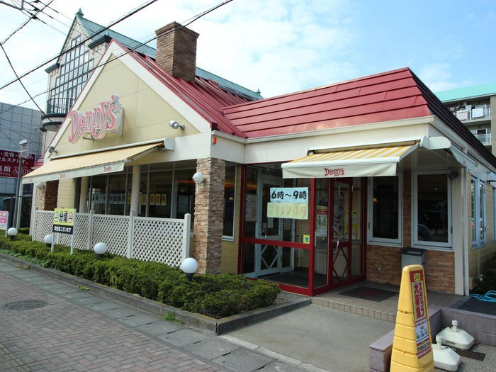飲食店　デニーズ（飲食店）まで550m
