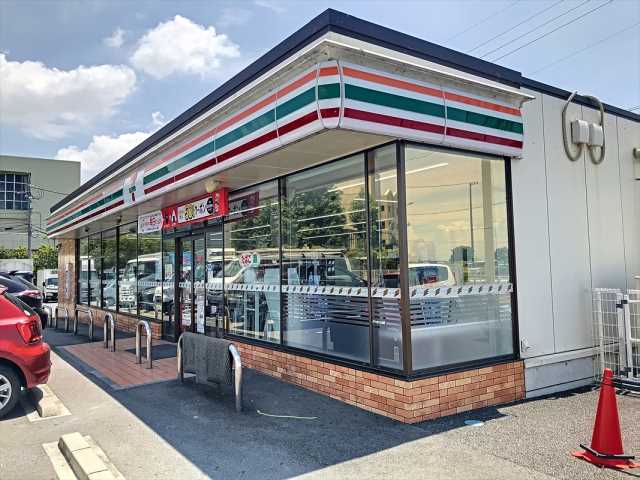 コンビニ　セブンイレブン（コンビニ）まで666m