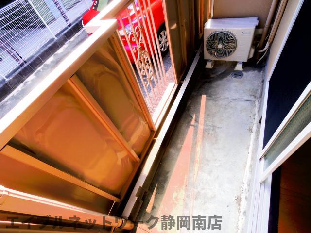 バルコニー　バルコニーからの眺めを楽しみながら食事をしませんか