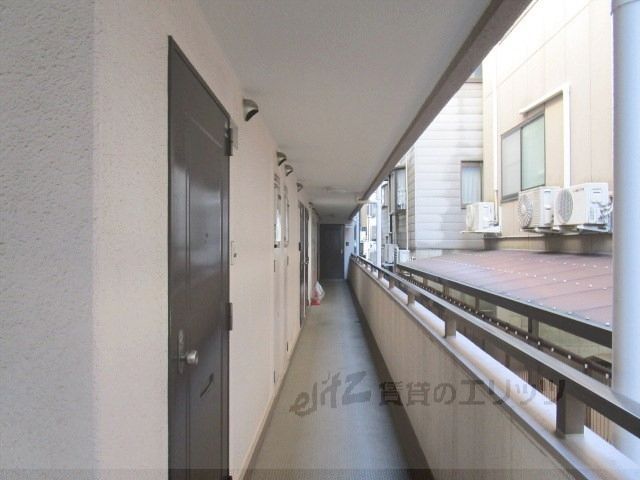 玄関　通路