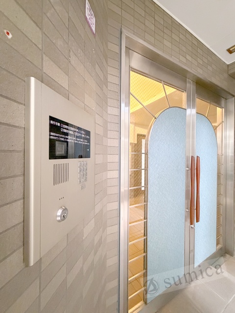 エントランス　明るいエントランスであなたのお帰りをお待ちします＾＾