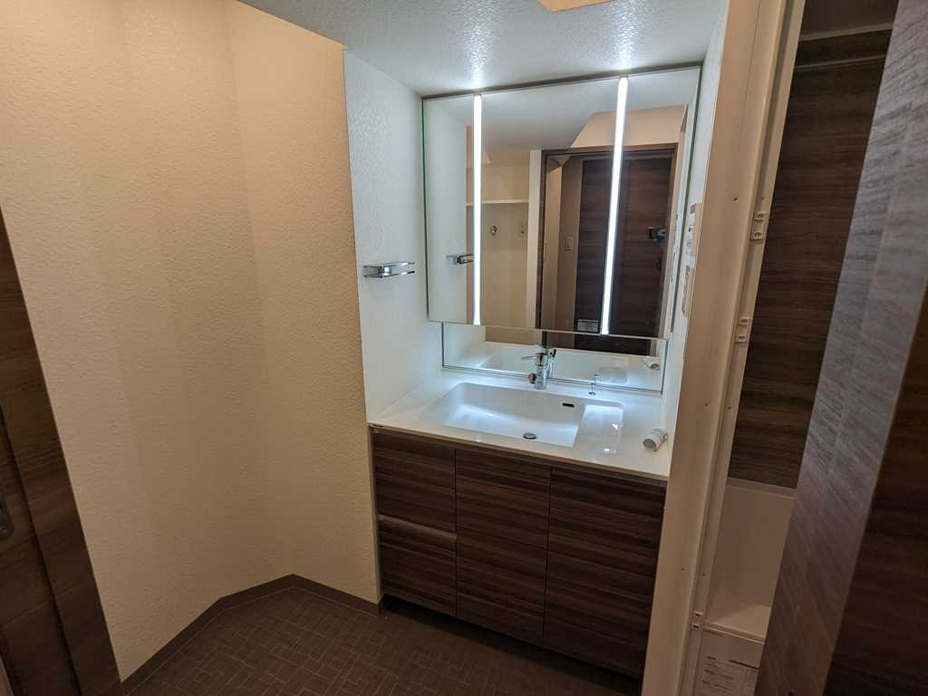 洗面設備　広い洗面スペース