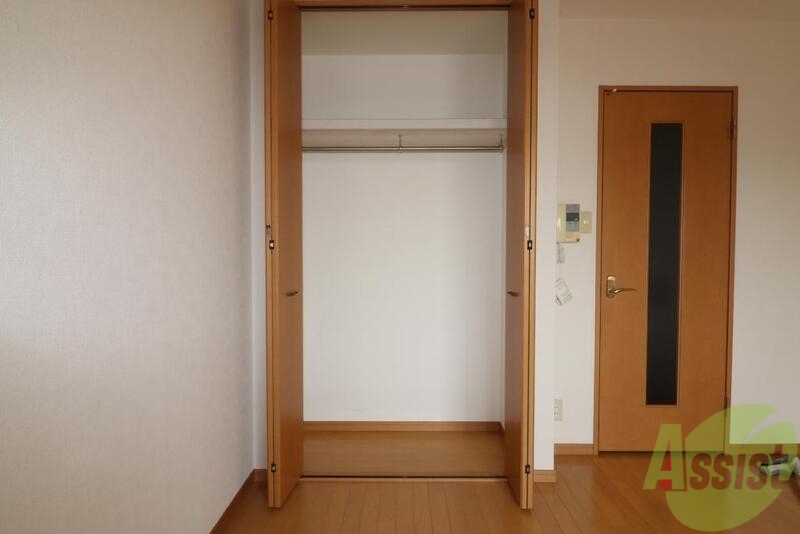 収納　クローゼットです。洋服をしまうのに便利ですね。