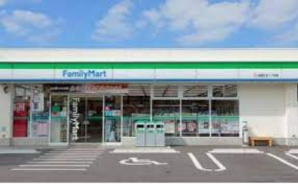 コンビニ　ファミリーマート 駒場四丁目店（コンビニ）まで1302m