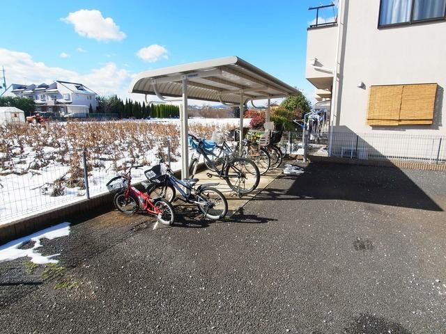 その他共有部分　屋根付きの駐輪場・・・あります！