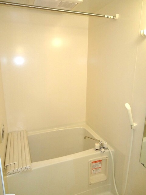 バス・シャワールーム　バスルームです♪※左右対称の別部屋の写真です。