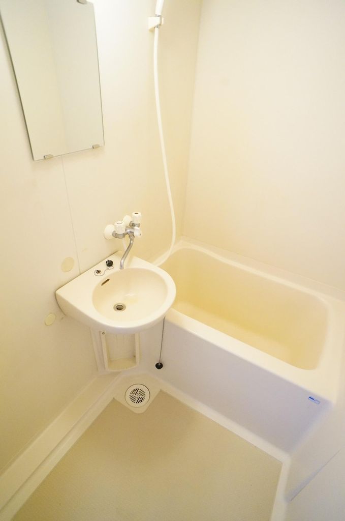 バス・シャワールーム　バストイレ別です