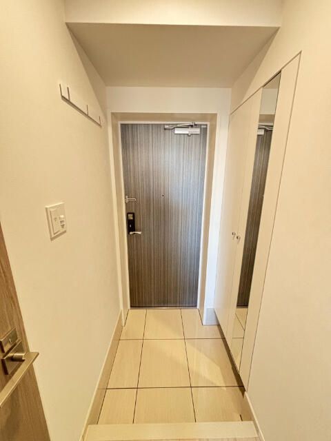 玄関　イゾラセレーナ目黒