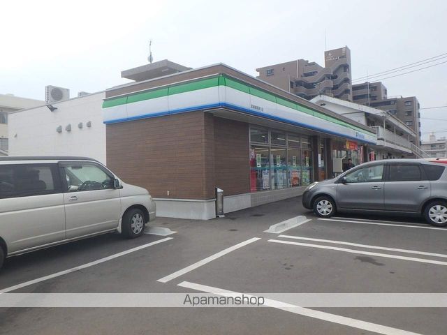 コンビニ　ファミリーマート（コンビニ）まで420m