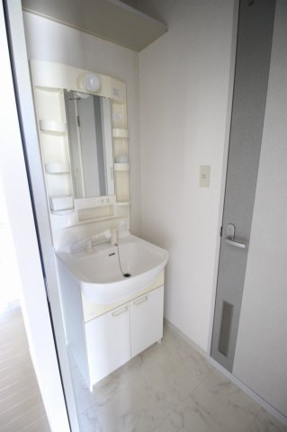 洗面設備　コンパクトで使いやすい洗面所