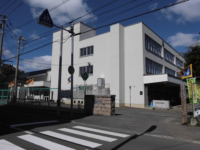 小学校　札幌市立幌西小学校（小学校）まで541m
