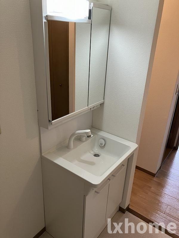 洗面設備　スペースが確保できる洗面所です