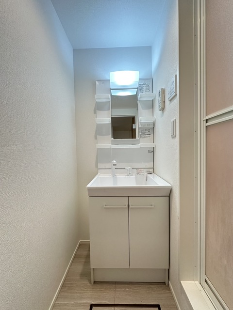 洗面設備　別部屋参考写真です