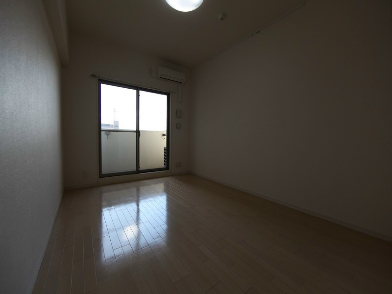 バルコニー　洋室7.5帖　クローゼット付（収納充実してます）エアコン付