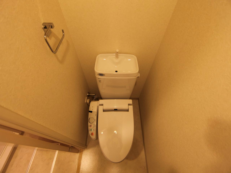 トイレ　温水洗浄暖房便座付トイレ
