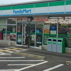 コンビニ　ファミリーマート堺鳳西町二丁店（コンビニ）まで438m