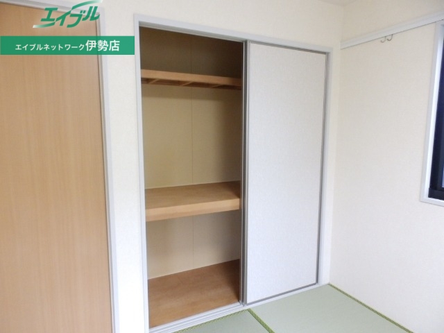 収納　同型参考写真