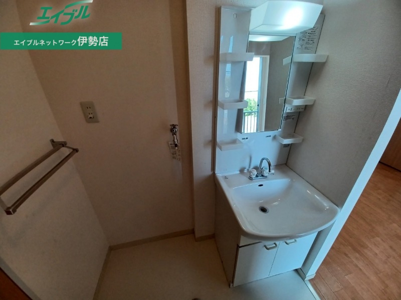 洗面設備　同型参考写真