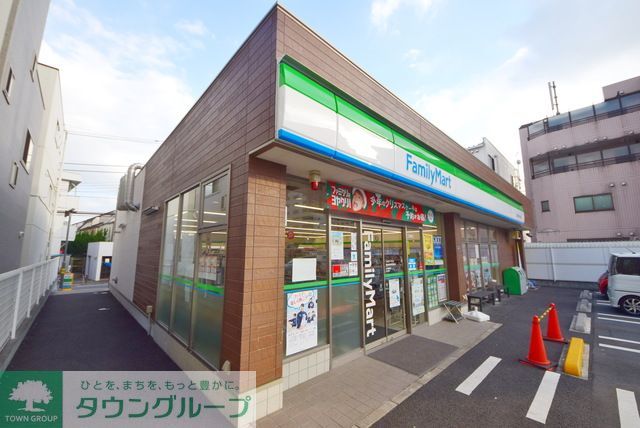 コンビニ　ファミリーマート板橋高島平団地前店（コンビニ）まで880m