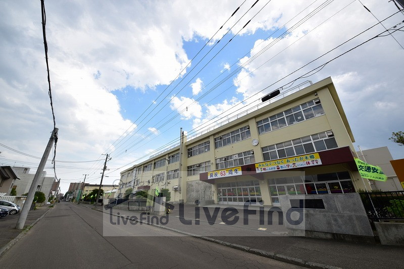 小学校　札幌市立本郷小学校（小学校）まで433m