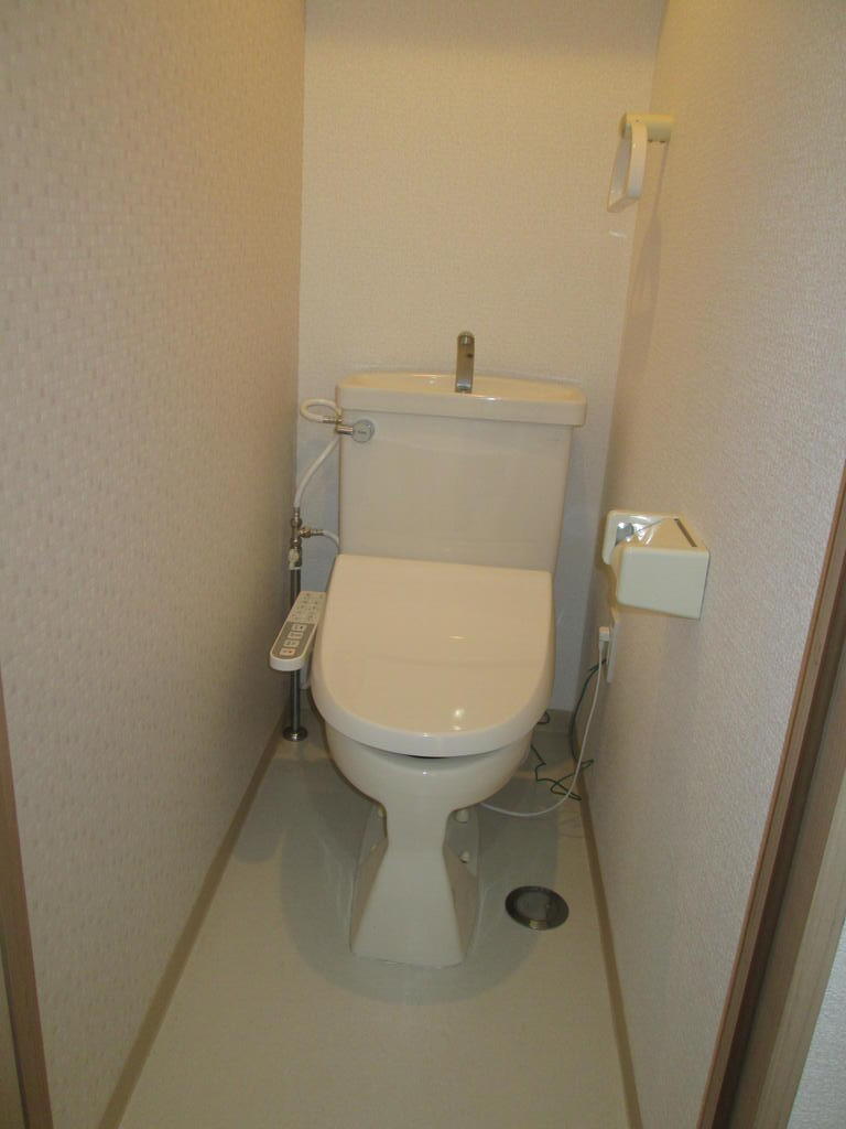 トイレ　温水洗浄便座