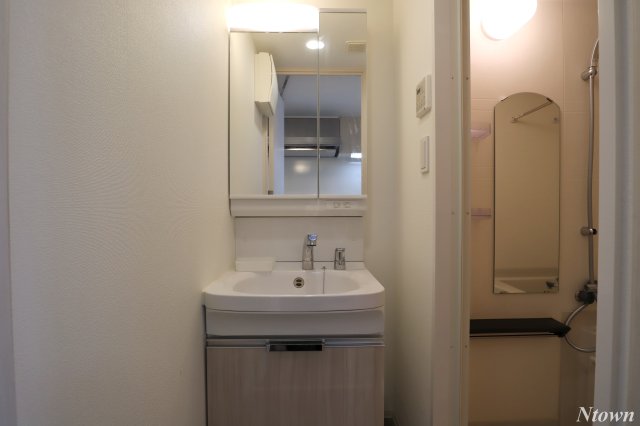 洗面設備　独立洗面台で身支度をすべて済ませてしまいましょう