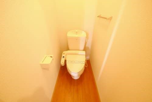 トイレ　※別号室の写真です。ウォシュレット