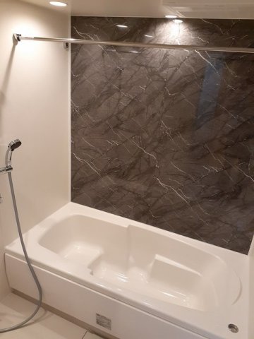 バス・シャワールーム　落ち着いた空間のお風呂です