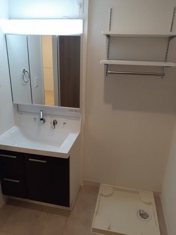 洗面設備　スペースが確保できる洗面所です