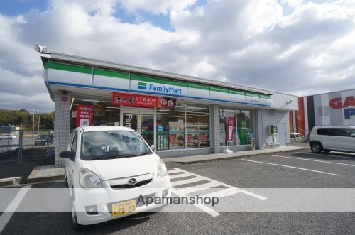 コンビニ　ファミリーマート　奈良上牧町店（コンビニ）まで465m