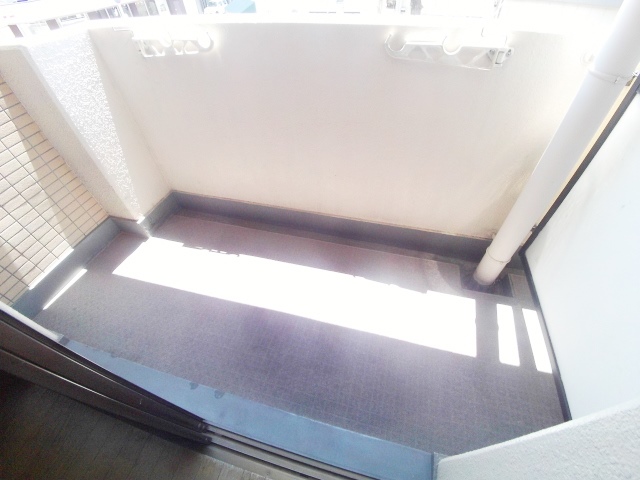 バルコニー　南向きで日当りの良いバルコニー