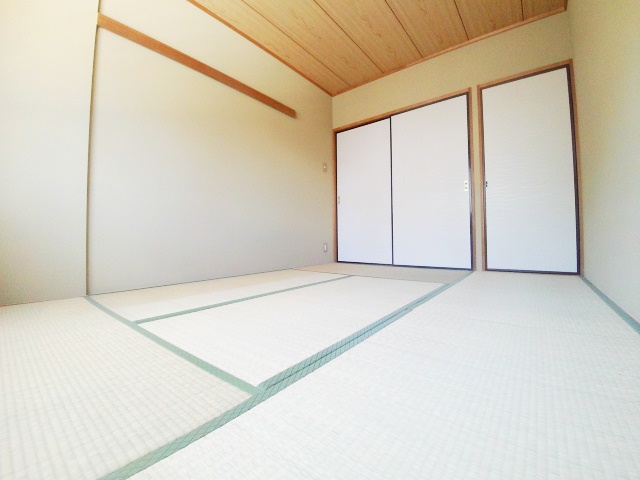 その他部屋・スペース　南向きで明るい6帖の和室