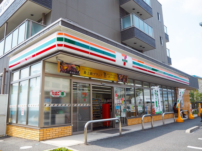 コンビニ　セブンイレブン（コンビニ）まで350m