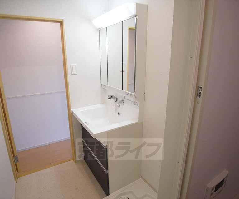 洗面設備　独立洗面台です。