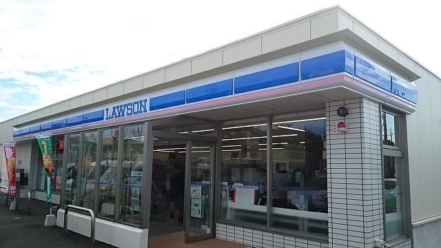 コンビニ　ローソン開邦高校前店（コンビニ）まで330m