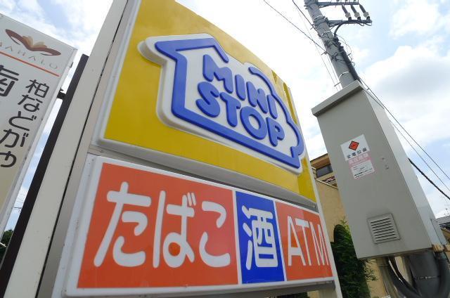 コンビニ　ミニストップ（コンビニ）まで557m