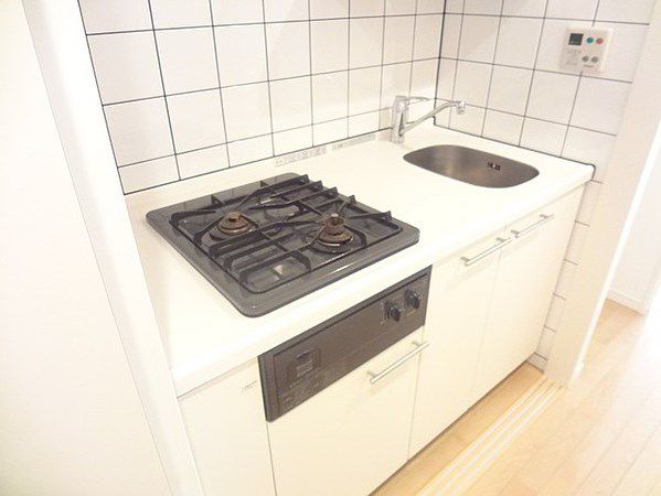 キッチン　同マンション別部屋参照。