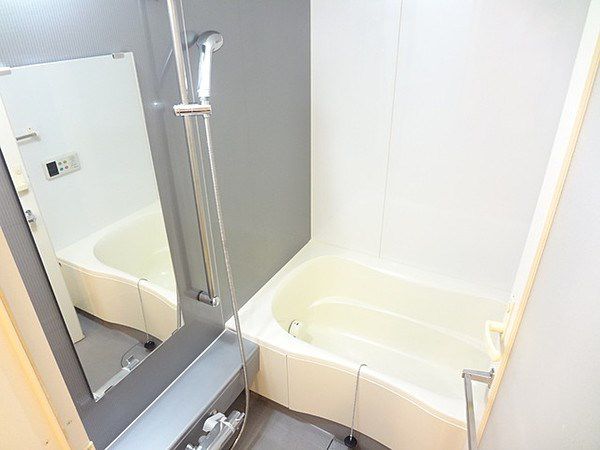 バス・シャワールーム　同マンション別部屋参照。
