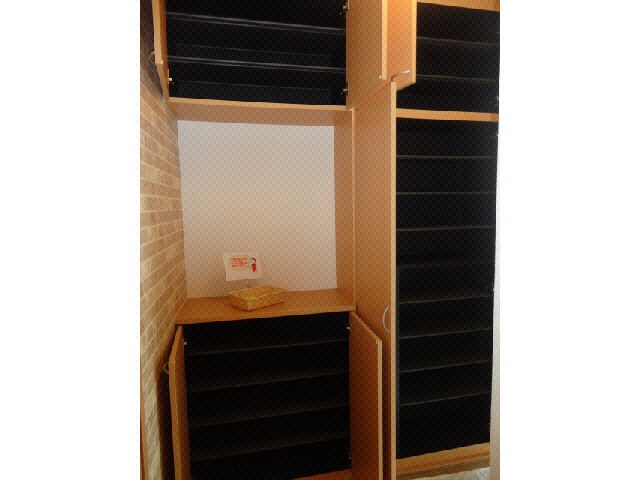 玄関　写真は別号室です。