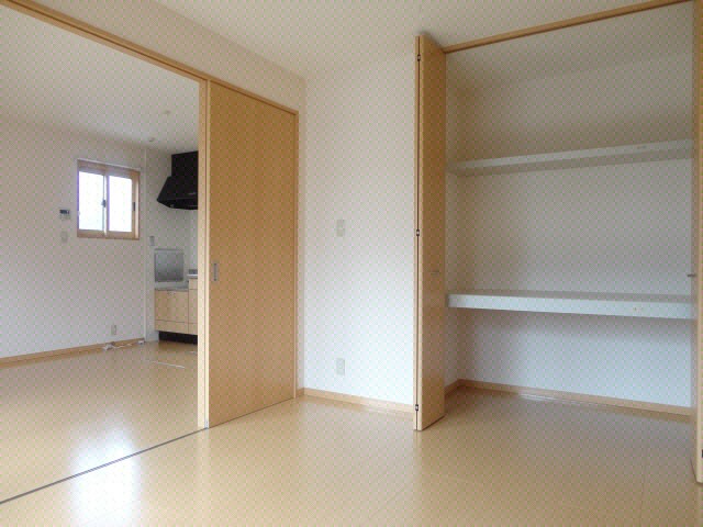 収納　写真は別号室です。