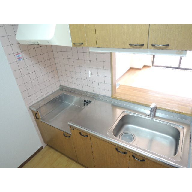 キッチン　１０６号室の室内写真です