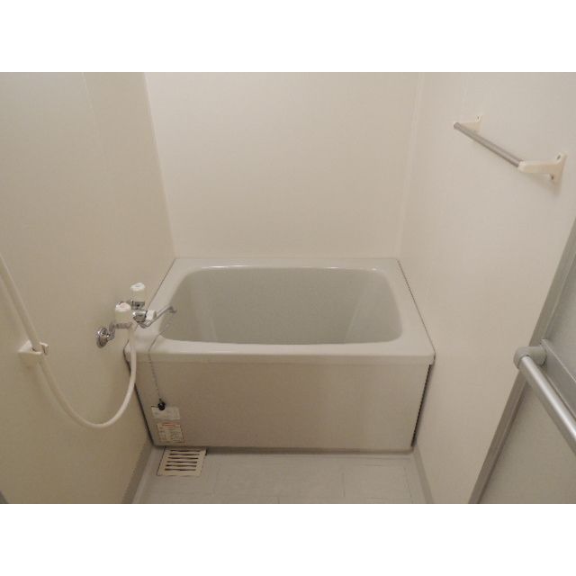 バス・シャワールーム　１０６号室の室内写真です