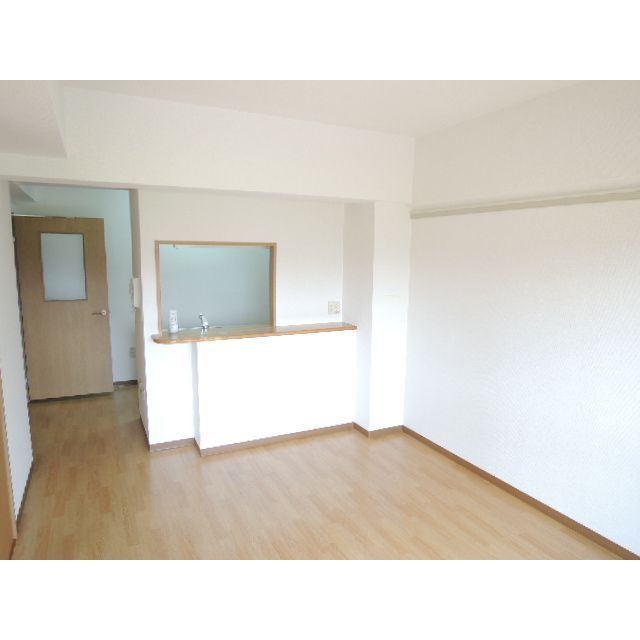 居室・リビング　１０６号室の室内写真です