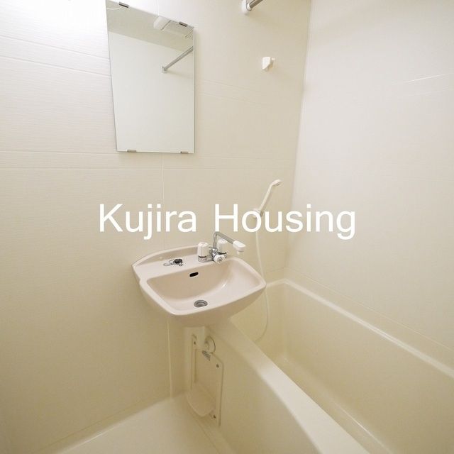 バス・シャワールーム　★バス・トイレ別でゆっくりお風呂に入れます♪