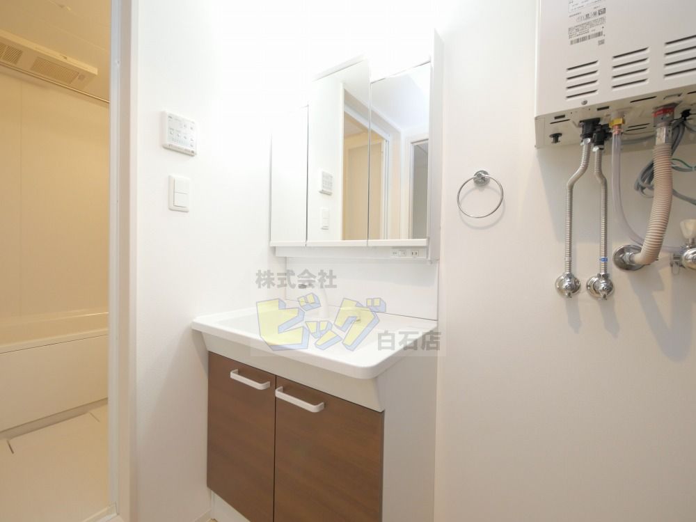洗面設備　人気の設備シャンプードレッサーを完備しています♪