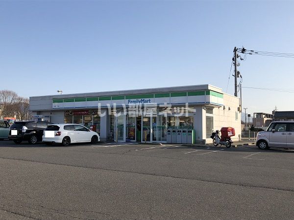 コンビニ　ファミリーマート（コンビニ）まで339m