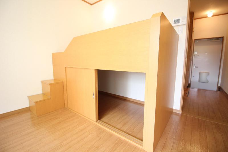 その他部屋・スペース　ベッドの下は収納です。