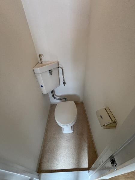トイレ　窮屈じゃないですよ