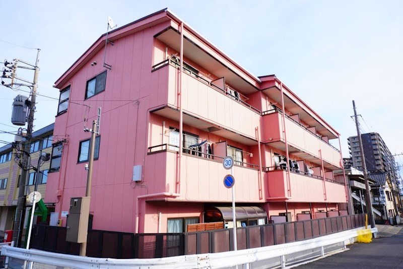 建物外観　獨協大学前駅徒歩８分（６４０ｍ）