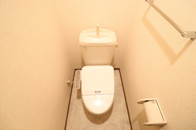 トイレ　温水洗浄暖房便座